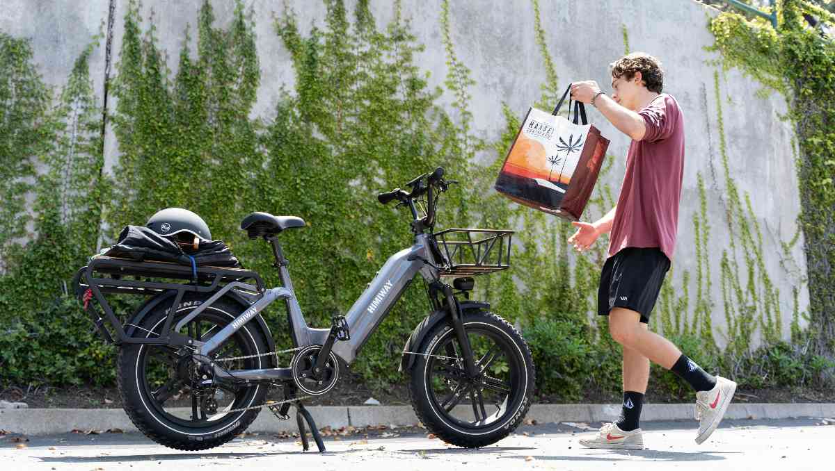 Man loading stuff on his cargo e-bike