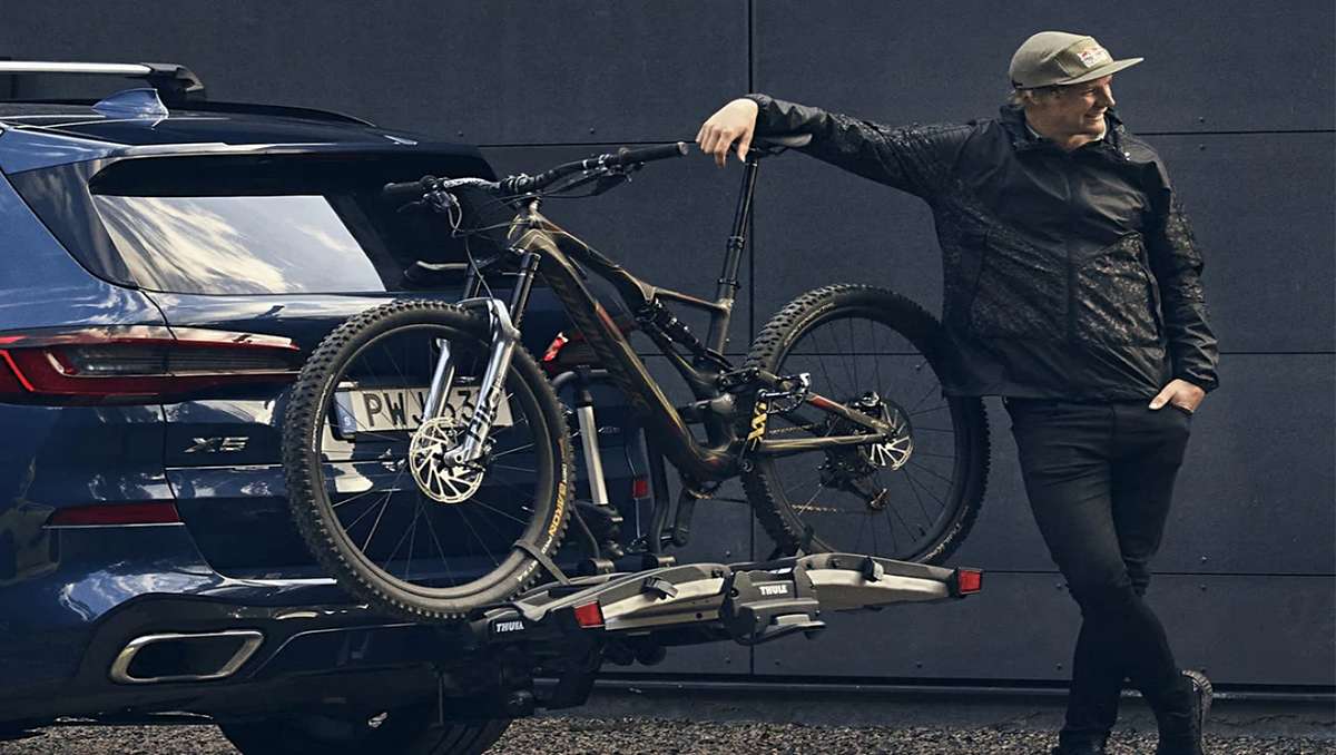 Man holding on car with thule e bike rack